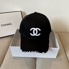Новая бейсболка от Chanel： классически