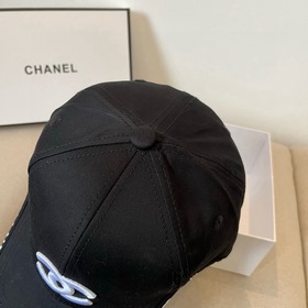 Новая бейсболка от Chanel： классически
