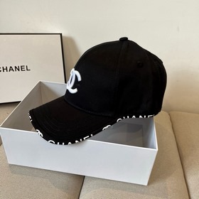 Новая бейсболка от Chanel： классически
