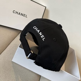 Новая бейсболка от Chanel： классически