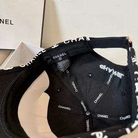Новая бейсболка от Chanel： классически
