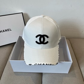 Новая бейсболка от Chanel： классически