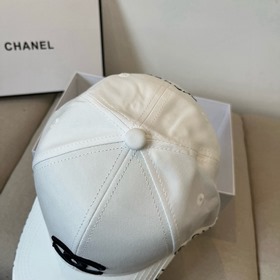 Новая бейсболка от Chanel： классически