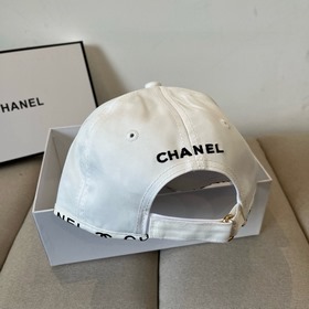 Новая бейсболка от Chanel： классически