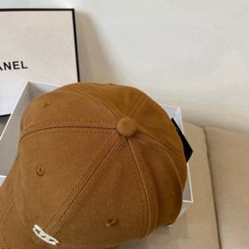 Новая бейсболка от Chanel： классически