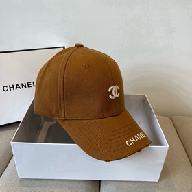 Новая бейсболка от Chanel： классически