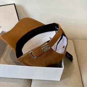 Новая бейсболка от Chanel： классически