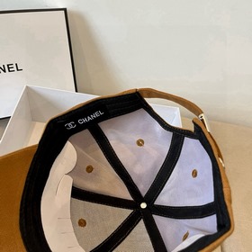 Новая бейсболка от Chanel： классически