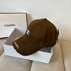 Новая бейсболка от Chanel： классически