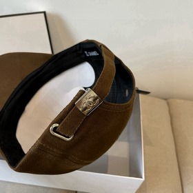 Новая бейсболка от Chanel： классически