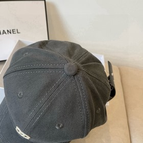 Новая бейсболка от Chanel： классически
