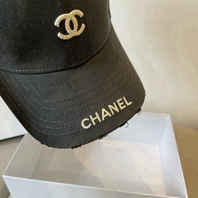 Новая бейсболка от Chanel： классически