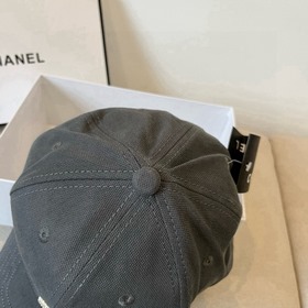 Новая бейсболка от Chanel： классически