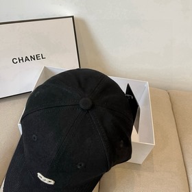 Новая бейсболка от Chanel： классически