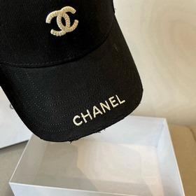 Новая бейсболка от Chanel： классически