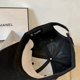 Новая бейсболка от Chanel： классически