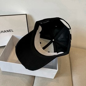Новая бейсболка от Chanel： классически