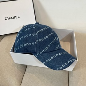 Новая бейсболка от Chanel： классически