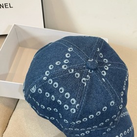 Новая бейсболка от Chanel： классически