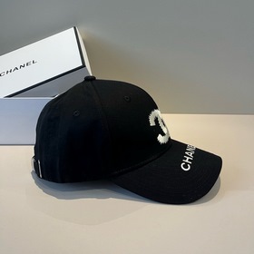 Новая бейсболка от Chanel： классически