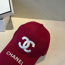 Новая бейсболка от Chanel： классически