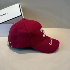 Новая бейсболка от Chanel： классически