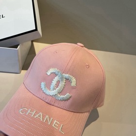 Новая бейсболка от Chanel： классически