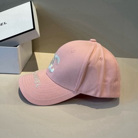 Новая бейсболка от Chanel： классически