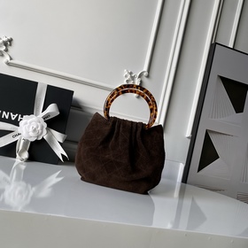 Модель AS6022 из коллекции CHANEL 26C
