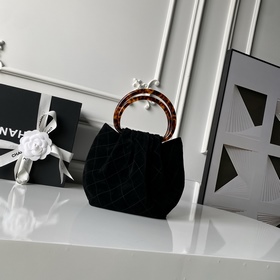Модель AS6022 из коллекции CHANEL 26C