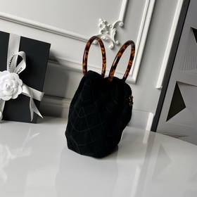 Модель AS6022 из коллекции CHANEL 26C 
