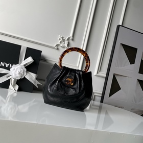 Модель AS6022 из коллекции CHANEL 26C