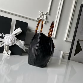 Модель AS6022 из коллекции CHANEL 26C 
