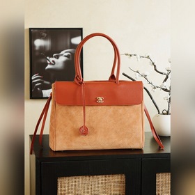 Оригинальная сумка Chanel из замшиз ко