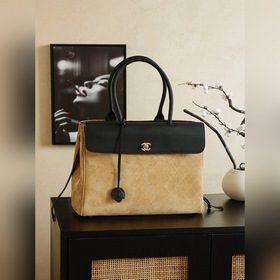 Оригинальная сумка Chanel из замшиз ко