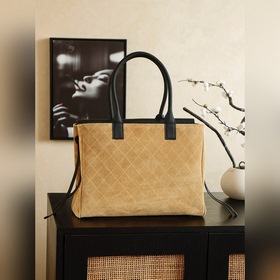 Оригинальная сумка Chanel из замшиз ко
