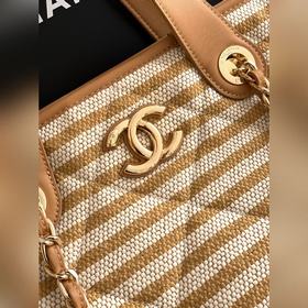Топ-модель из оригинальной коллекции, 