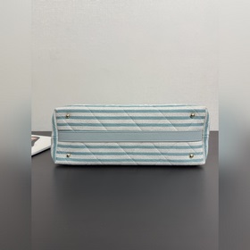 Пляжная сумка CHANEL 26C из телячьей 