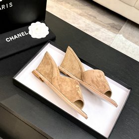 Хитовые сандалии на низком каблуке CHA
