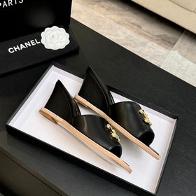 Хитовые сандалии на низком каблуке CHA