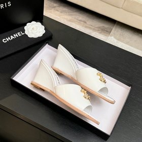 Хитовые сандалии на низком каблуке CHA