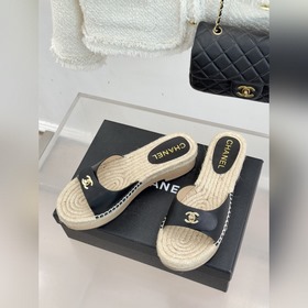 CHANEL — классические сандалии с засте