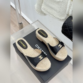 CHANEL — классические сандалии с засте