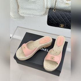 CHANEL — классические сандалии с засте
