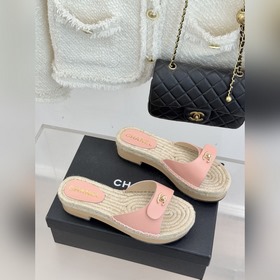 CHANEL — классические сандалии с засте