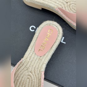 CHANEL — классические сандалии с засте