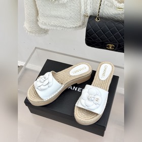 CHANEL： Классическая весенне-летняя ко