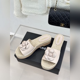 CHANEL： Классическая весенне-летняя ко