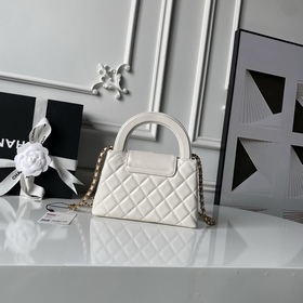 Великолепная модель CHANEL 25AS4416 [