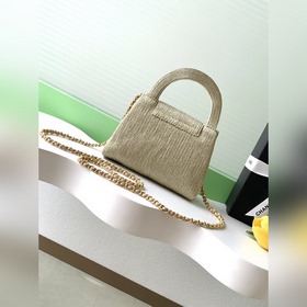 25c Kelly. Редакция ： Мода — это круг